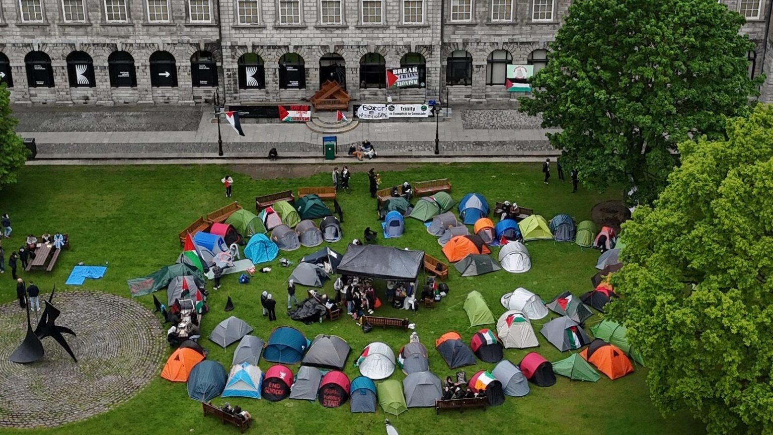 L'accampamento al TCD terminerà dopo i colloqui tra il consiglio e l'SU