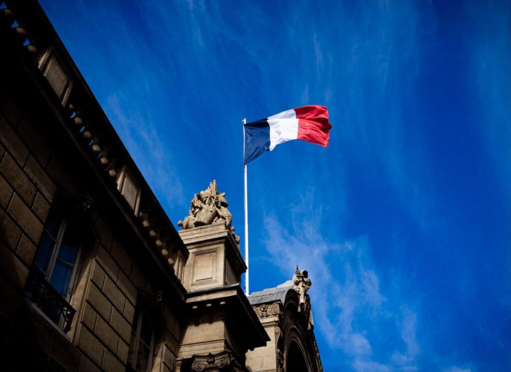 La Francia abbandonerà Windows per Linux per ridurre la dipendenza dalla tecnologia statunitense