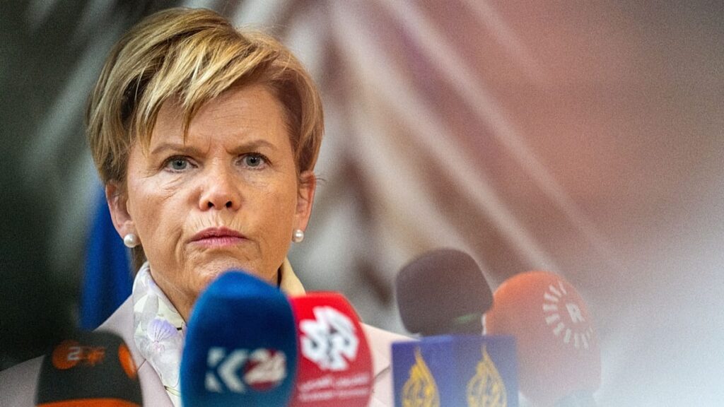 La Russia colpisce anche un consolato europeo: raid su Sloviansk, sei morti La Russia colpisce anche un consolato europeo: raid su Sloviansk, sei morti