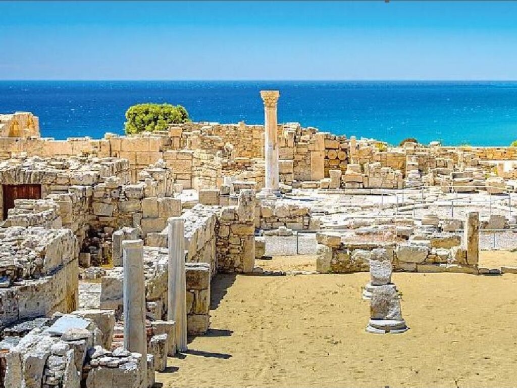 A Cipro, l’isola contesa, tra storia del Novecento e scenari di archeologia A Cipro, l’isola contesa, tra storia del Novecento e scenari di archeologia