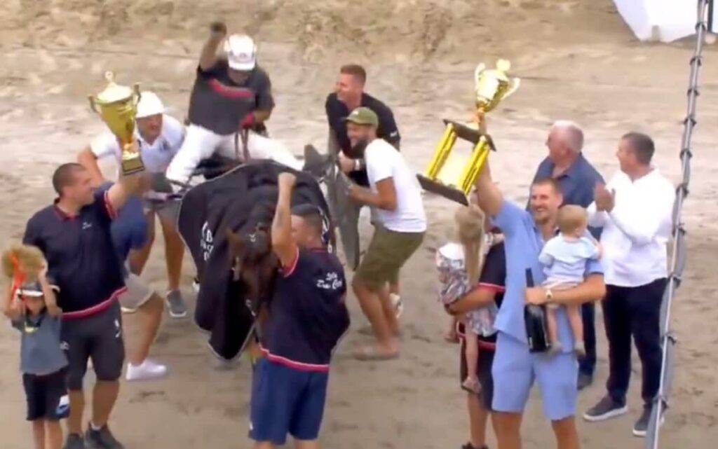 Jokic vince di nuovo la principale gara di cavalli in Serbia ed esplode di gioia