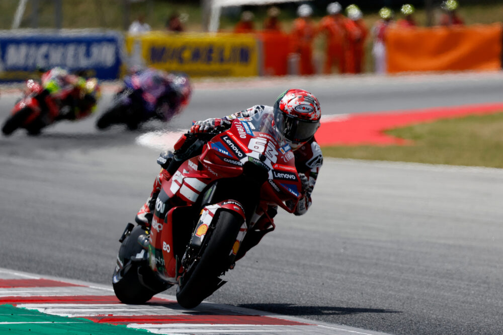 Ordine d’arrivo MotoGP, GP Cechia 2026: Marc Marquez vince, Bagnaia sul podio, Martin recupera punti a Bezzecchi Francesco Bagnaia