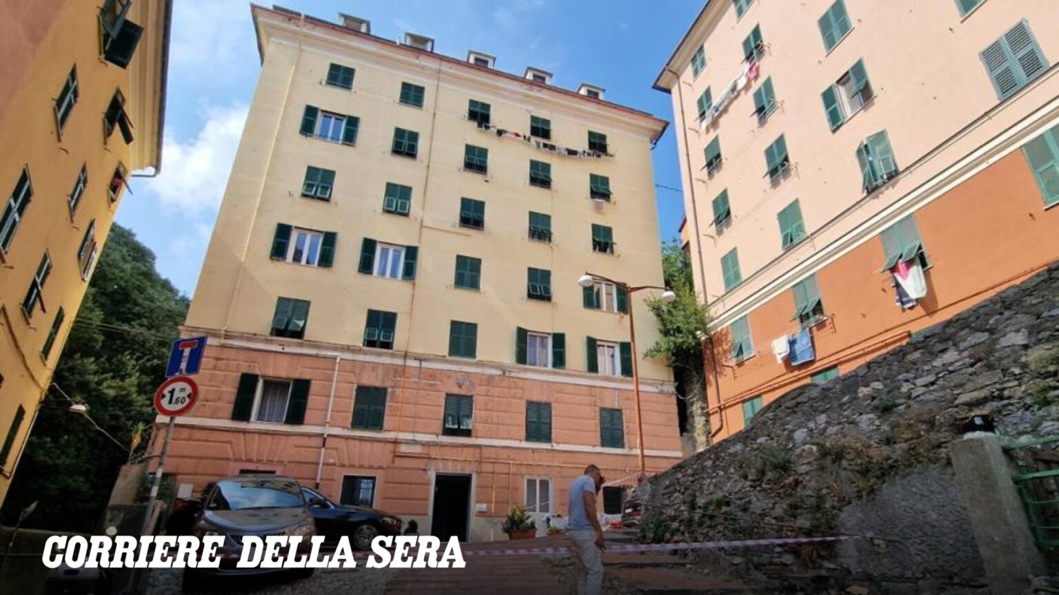 Genova, ragazzo di 26 anni accoltella la sorella, poi cade dalla finestra e muore. La ragazza è in ospedale con ferite lievi