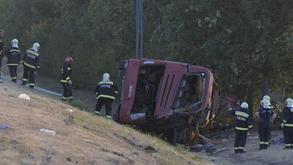 Bus polacco si ribalta in Ungheria: 12 morti, decine di feriti Bus polacco si ribalta in Ungheria: 12 morti, decine di feriti
