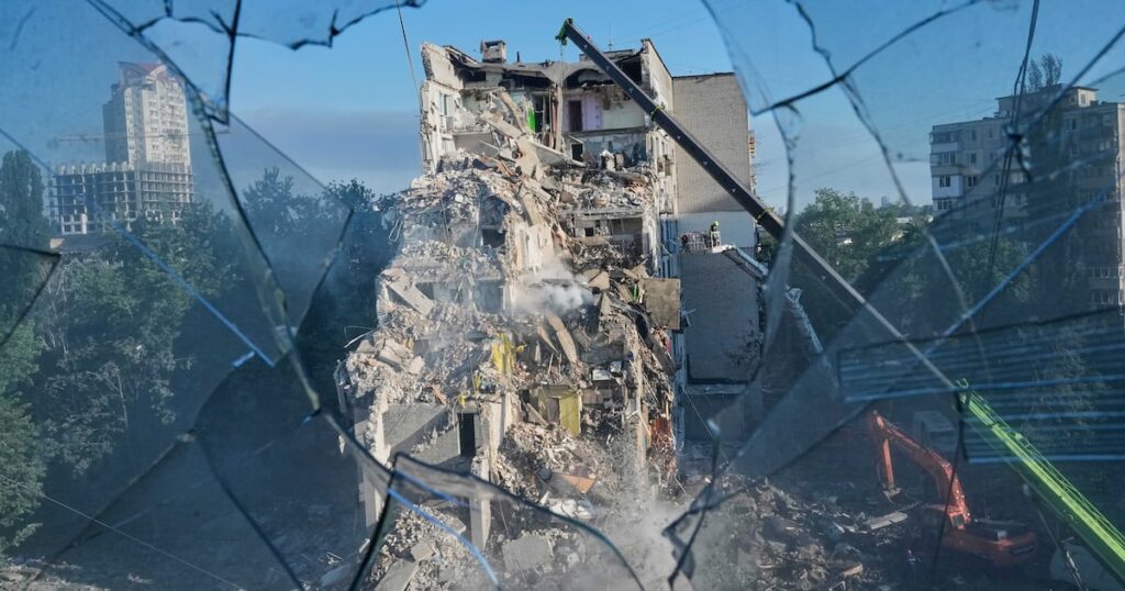 Bombardamenti russi su Kiev: almeno 13 morti, colpito un ospedale pediatrico. Allerta anche in Polonia e Romania – il Giornale