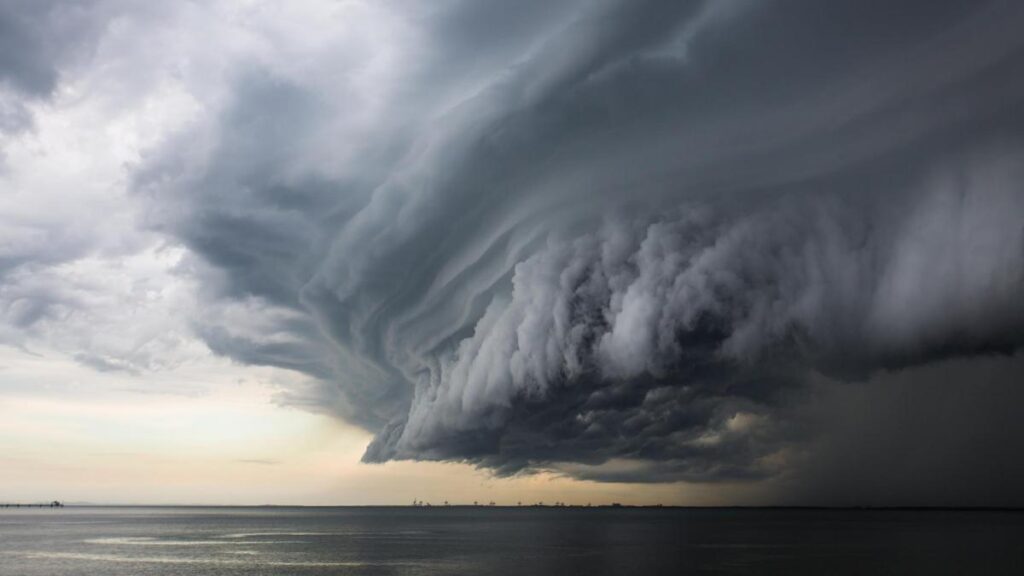 Maltempo in Toscana, rischio nubifragi e downburst. Gli esperti avvisano: “Configurazione molto estrema”