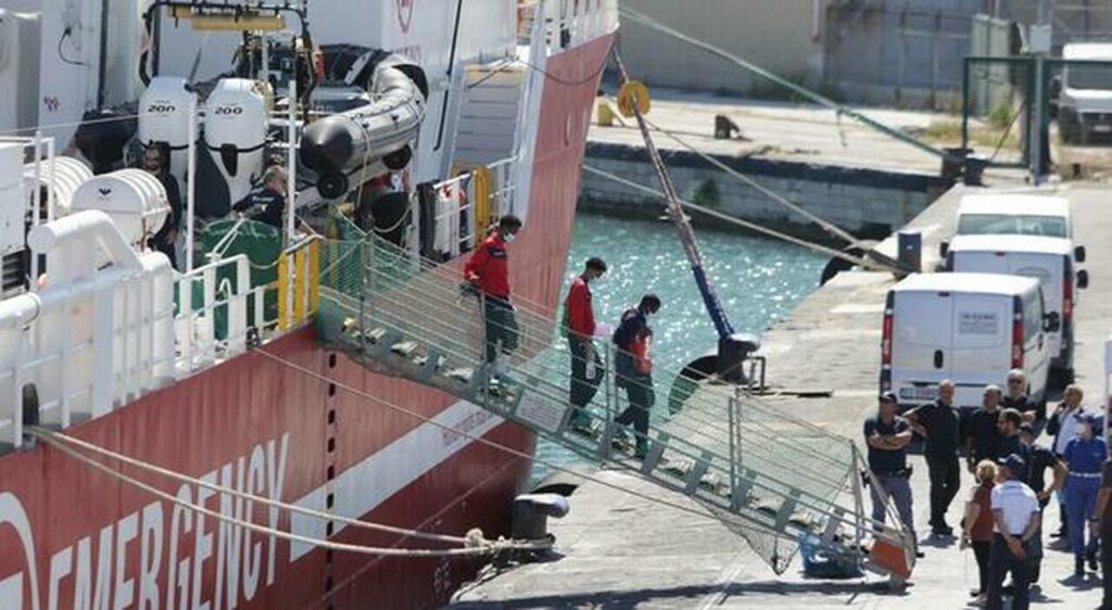 The Emergency humanitarian rescue ship "Life Support" arrives in the port of Bari, carrying fortyeight migrants rescued in international waters and seven bodies, Bari, 20 August 2026. ANSA/DONATO FASANO