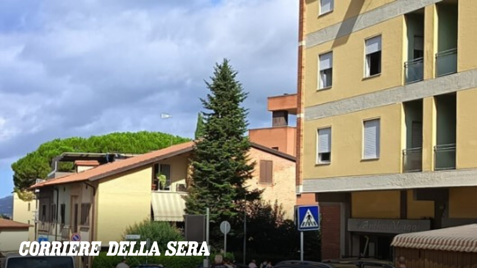 Perugia, esplosione in una palazzina di 4 piani: crolla il tetto. Due feriti gravi Perugia, esplosione in una palazzina di 4 piani: crolla il tetto. Due feriti gravi