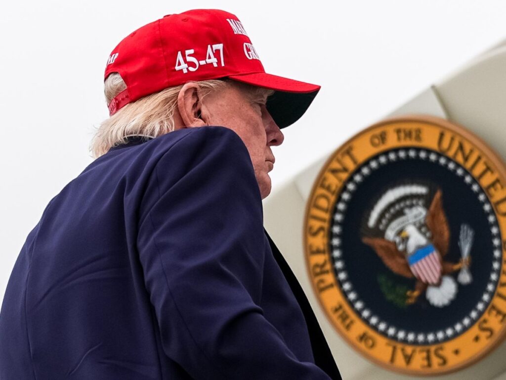 La salute di Trump, i 108 kg, il rischio obesità e la paura dei medici: ha preso dieci kg dall’ultima campagna elettorale La salute di Trump, i 108 kg, il rischio obesità e la paura dei medici: ha preso dieci kg dall'ultima campagna elettorale