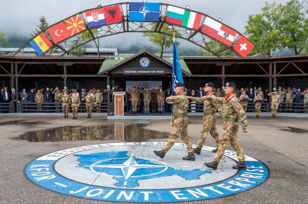 Kosovo: i Cavalleggeri di Lodi alla guida del Regional Command West Sfilamento