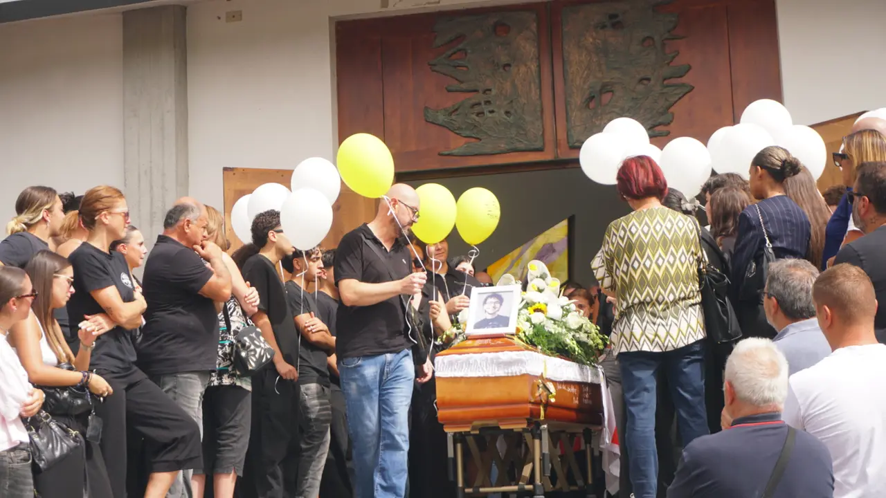FUNERALI LEONARDO
