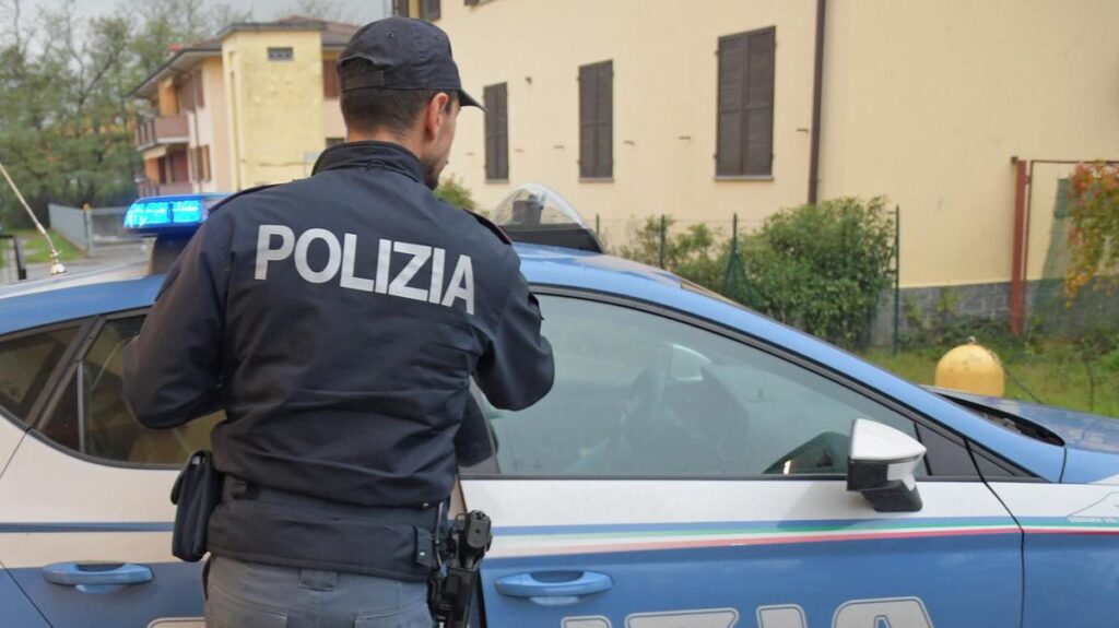 “Odio gli anziani”. Colpisce in testa 2 donne per derubarle e poi fugge con il bottino: incastrato dalle telecamere "Odio gli anziani”. Colpisce in testa 2 donne per derubarle e poi fugge con il bottino: incastrato dalle telecamere