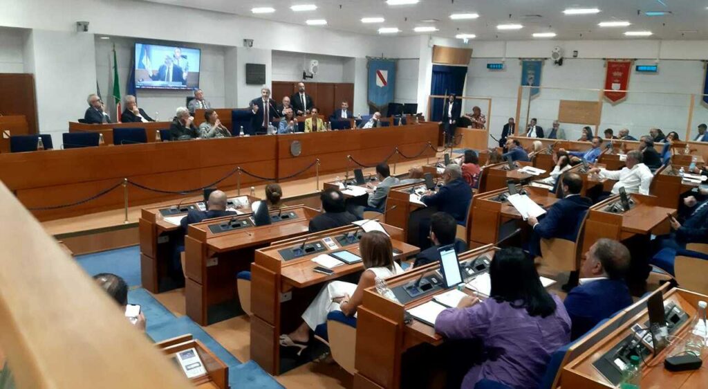 Campi Flegrei, Fico: «Stato emergenza si apre e si chiude, bradisismo è perenne» Campi Flegrei, Fico: «Stato emergenza si apre e si chiude, bradisismo è perenne»