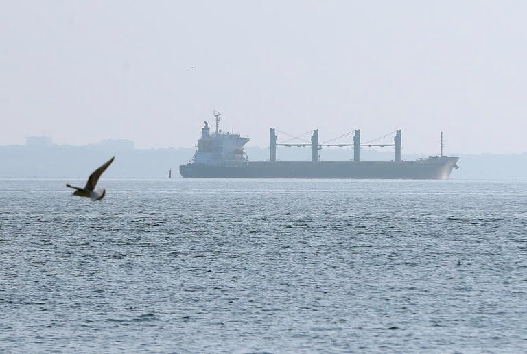 Tensione nel Mar Nero, mercantile affonda dopo essere stato colpito — Il Globo Tensione nel Mar Nero, mercantile affonda dopo essere stato colpito — Il Globo