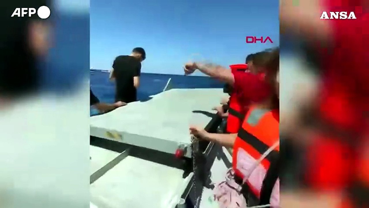 Naufragio del traghetto a Cipro, almeno 8 morti. Arrestato il capitano: “Lo avevamo implorato di fermarsi. Primo a scappare”