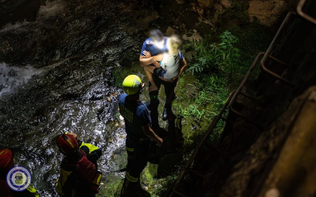 Carabiniere salva tre bimbi dalla furia del Passirio a Merano. I complimenti di Meloni Carabiniere salva tre bimbi dalla furia del Passirio a Merano. I complimenti di Meloni