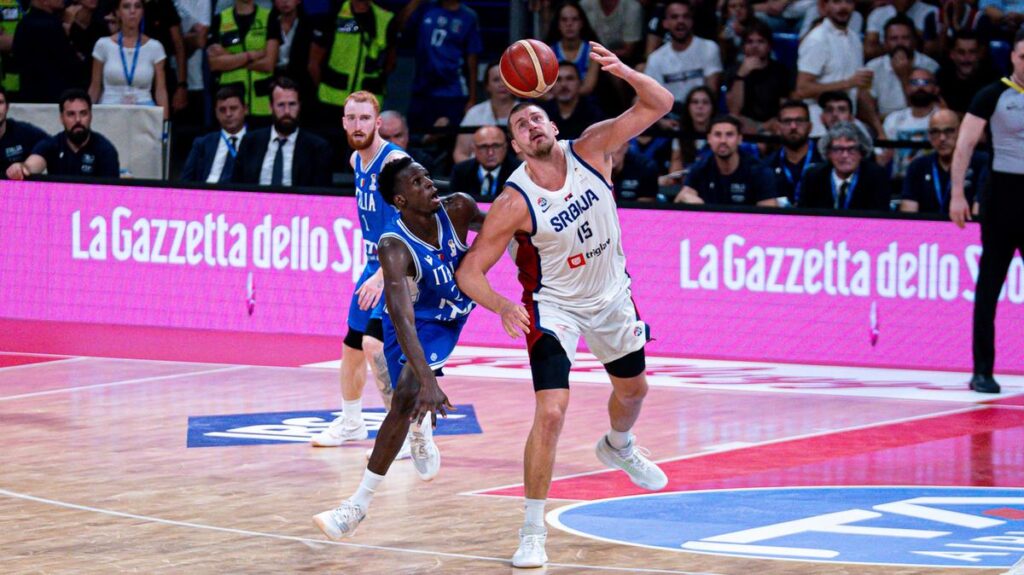 Italia ko a Pesaro contro la Serbia di Jokic. Ora è dura Italia ko a Pesaro contro la Serbia di Jokic. Ora è dura