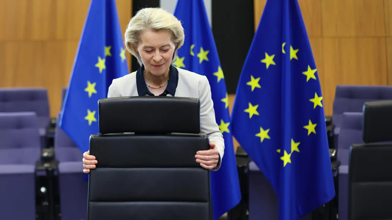 La presidente della Commissione Ue Ursula von der Leyen (Ansa)