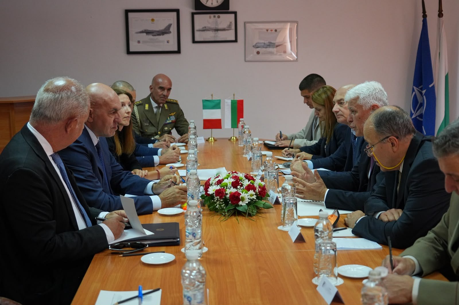 Incontro bilaterale tra il Ministro Crosetto e l'omologo bulgaro Dimitar Stoyanov Incontro bilaterale tra il Ministro Crosetto e l'omologo bulgaro Dimitar Stoyanov