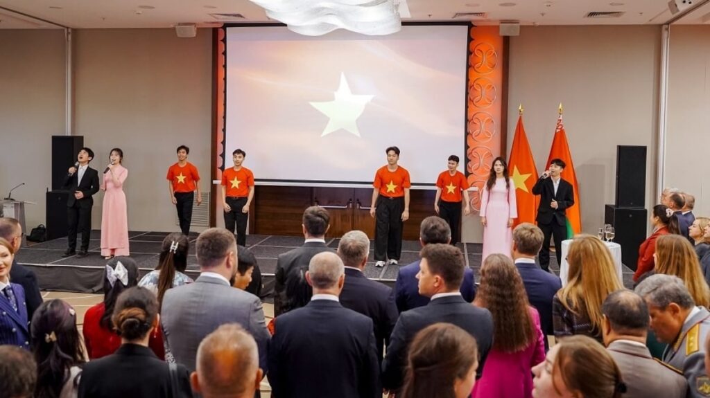 L’ambasciata vietnamita in Bielorussia ha ospitato un ricevimento per celebrare l’81° anniversario della Festa Nazionale del Vietnam. Vietnam.vn - Nền tảng quảng bá Việt Nam