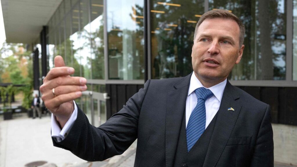 Il ministro della Difesa estone si dimette dopo lo scandalo sui 70 milioni di euro per munizioni mai consegnate all’Ucraina Il ministro della Difesa estone si dimette dopo lo scandalo sui 70 milioni di euro per munizioni mai consegnate all’Ucraina