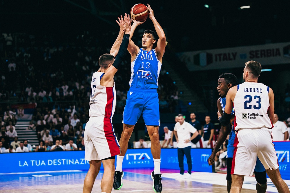 Basket, l’Italia si spegne nell’ultimo quarto e cede alla Serbia nelle qualificazioni mondiali Fontecchio