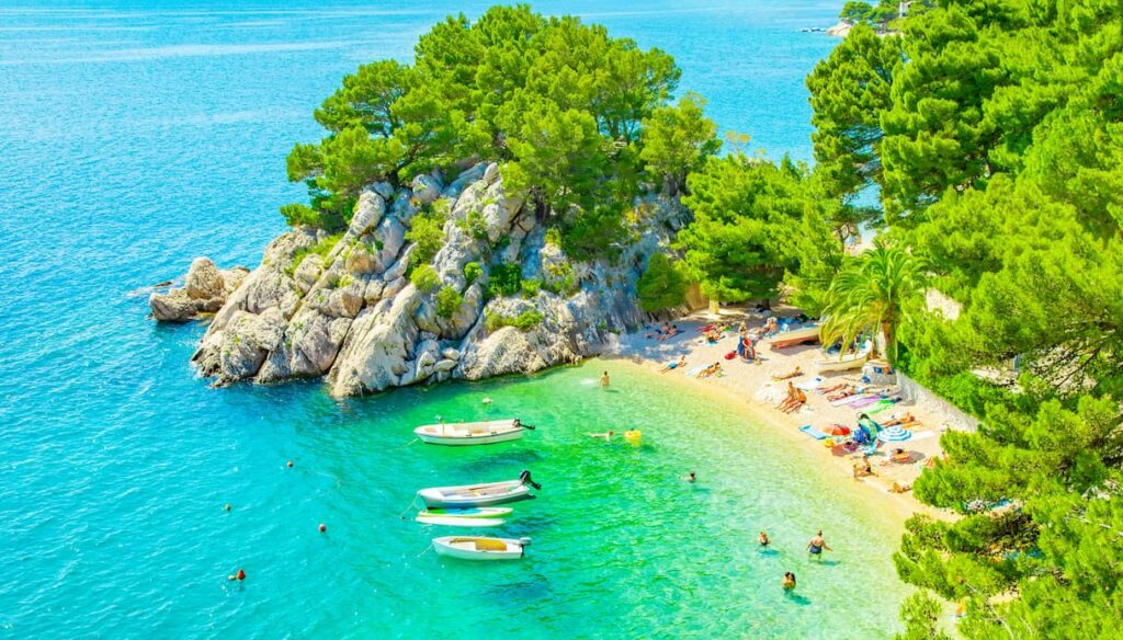 Podrače Beach, la spiaggia dalmata che conquista tutti Podrače Beach, la spiaggia dalmata che conquista tutti