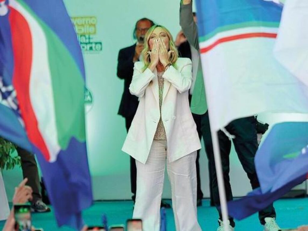 Giorgia Meloni a Bari per la festa del governo: «Mai mollato e non mollerò. La sicurezza stella polare» Giorgia Meloni a Bari per la festa del governo: «Mai mollato e non mollerò. La sicurezza stella polare»