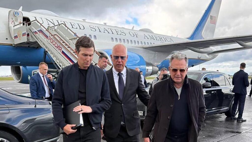 Ucraina, Kushner e Witkoff a Mosca con un piano di pace. E Putin ordina lo stop dei raid su Kiev