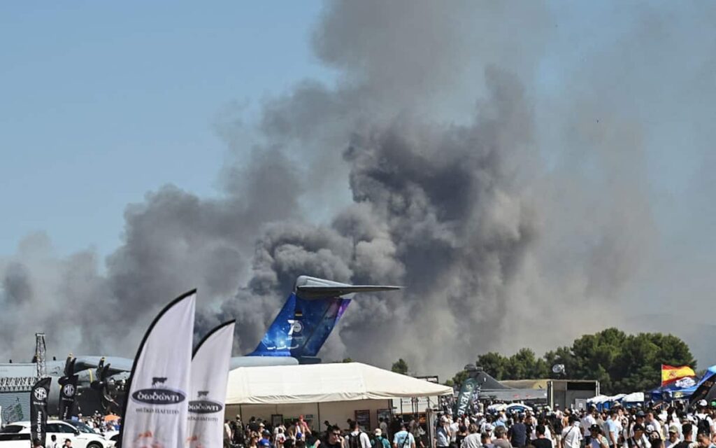 Grecia, aereo militare precipita vicino Atene durante un air show Grecia, aereo militare precipita vicino Atene durante un air show