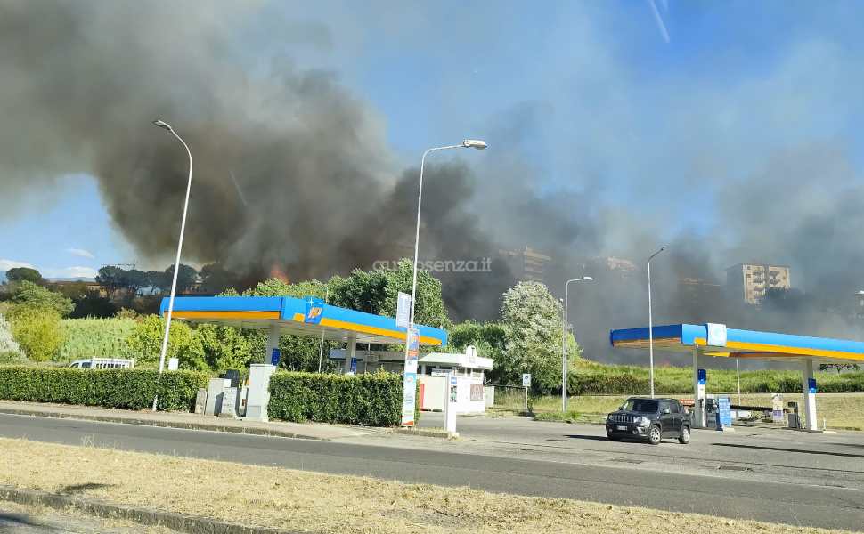 incendio a2 traffico bloccato verso cosenza sud 06