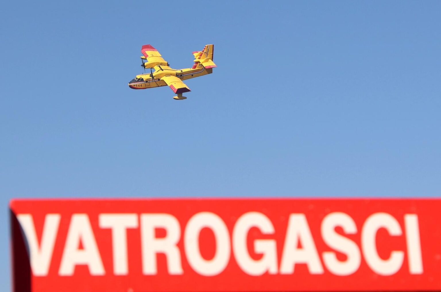 Due Canadair croati in Bosnia: il fumo avvolge la Dalmazia Due Canadair croati in Bosnia: il fumo avvolge la Dalmazia