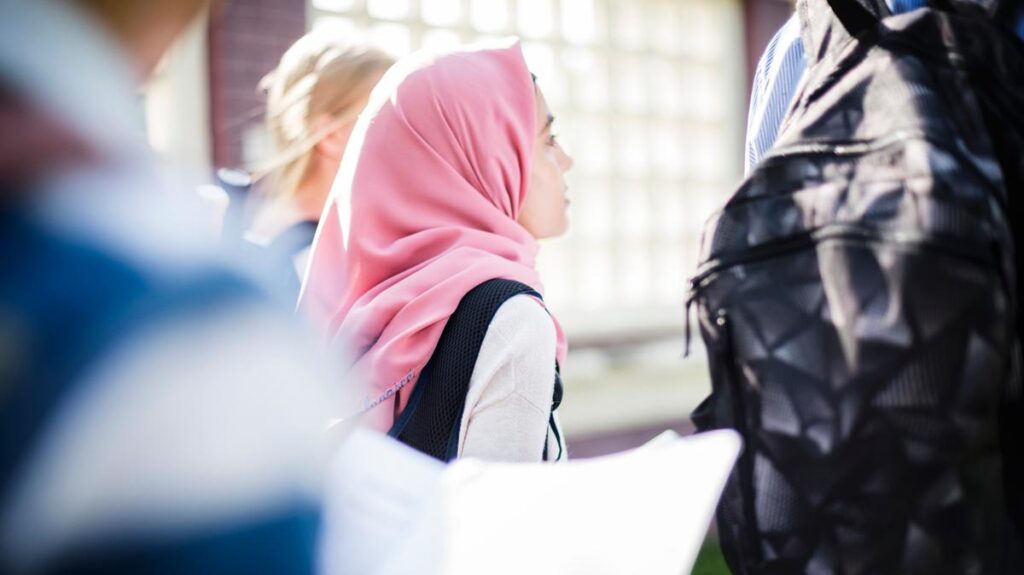 Niente velo islamico a scuola per le ragazze sotto i 14 anni: in Austria entra in vigore il divieto