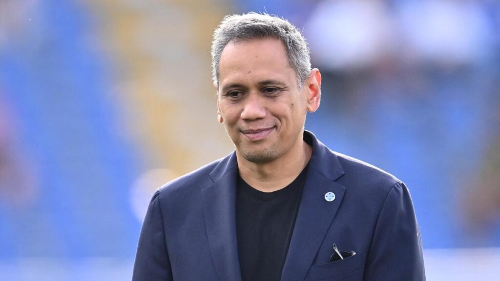 Como, Suwarso cede il posto ai tifosi più anziani per l’esordio in Champions Como, Suwarso cede il posto ai tifosi più anziani per l’esordio in Champions