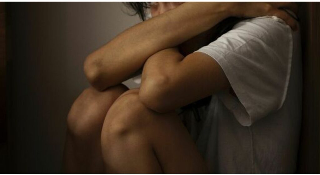 Drogata dal marito e 'venduta' a uomini che la violentavano: donna muore a 39 anni durante gli abusi. «Come Gisele Pelicot»