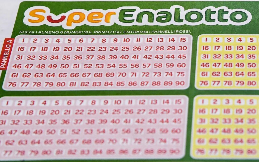 Superenalotto, vinti 223 mln: jackpot record, ma quanto (e quando) incassa il fortunato? Superenalotto, vinti 223 mln: jackpot record, ma quanto (e quando) incassa il fortunato?