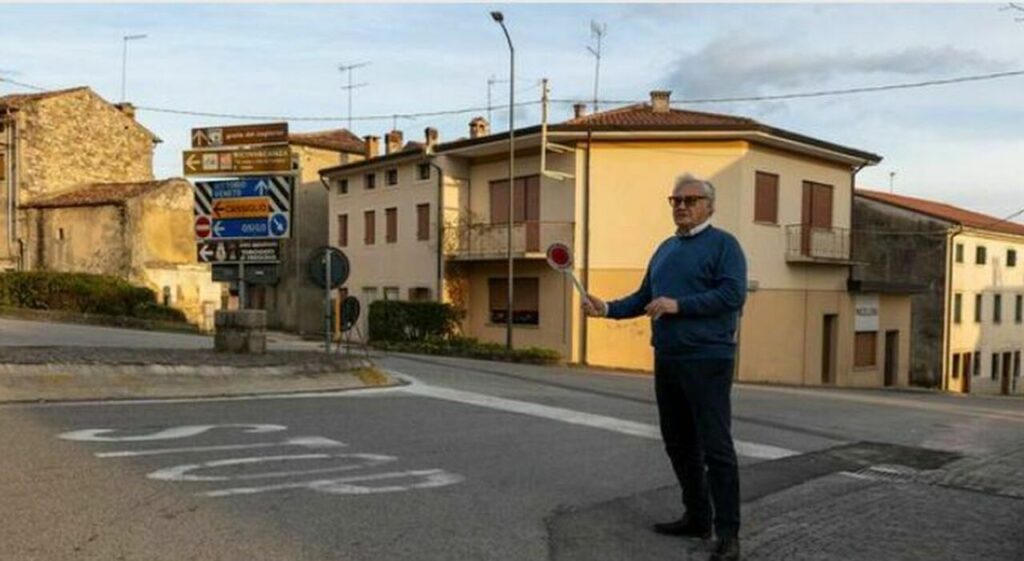 L’unica vigilessa si dimette pochi mesi dopo l’assunzione: il sindaco torna in strada con paletta e fischietto L'unica vigilessa si dimette pochi mesi dopo l'assunzione: il sindaco torna in strada con paletta e fischietto