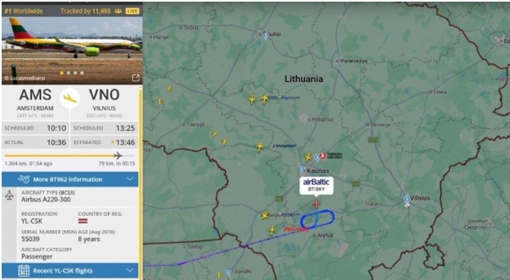 Nato, allerta in Lituania: spazio aereo chiuso a Vilnius. Si alzano in volo i caccia, ma era uno stormo di uccelli Nato, allerta in Lituania: spazio aereo chiuso a Vilnius. Si alzano in volo i caccia, ma era uno stormo di uccelli