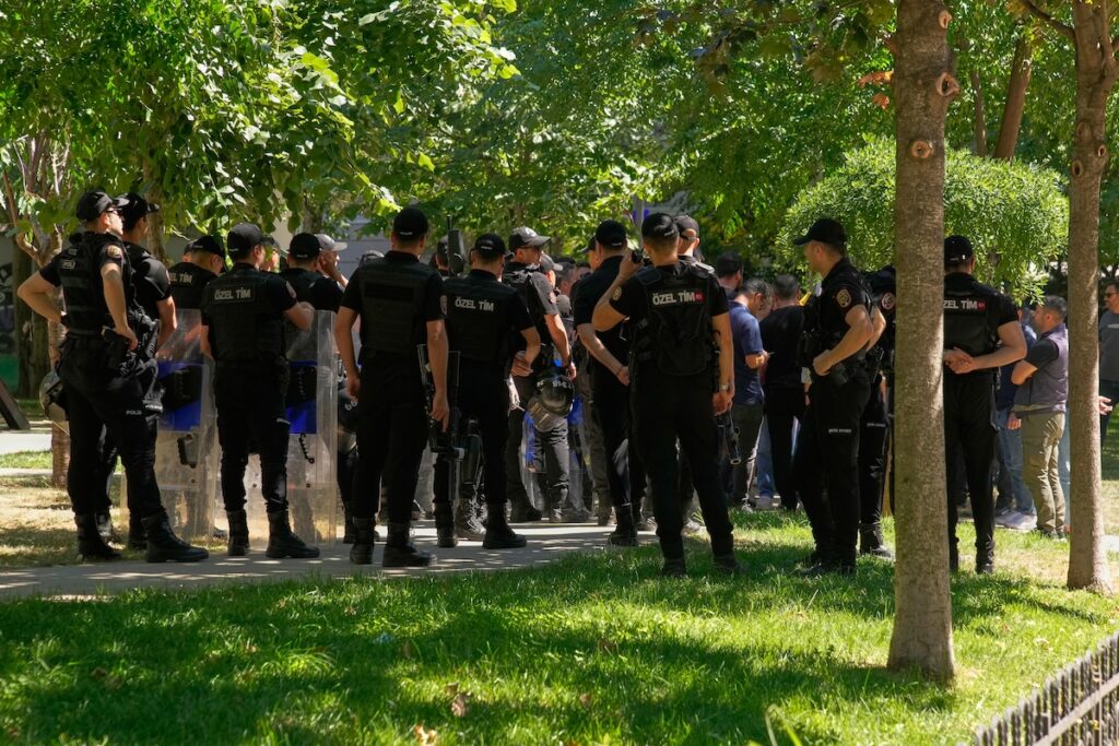 In Turchia la polizia ha arrestato più di 160 persone di ambienti LGBTQ+ In Turchia la polizia ha arrestato più di 160 persone di ambienti LGBTQ+