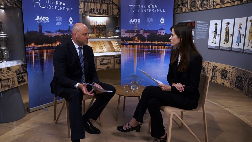 Lettonia, il premier: "Avevamo ragione, l'Ue ascolta gli avvertimenti baltici sulla Russia"