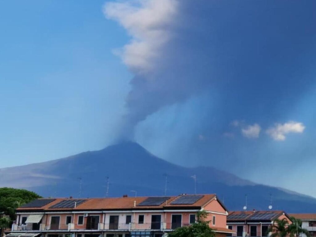 Aeroporto di Catania: chiuso fino alle 10 di martedì 15 settembre per le ceneri dell'Etna