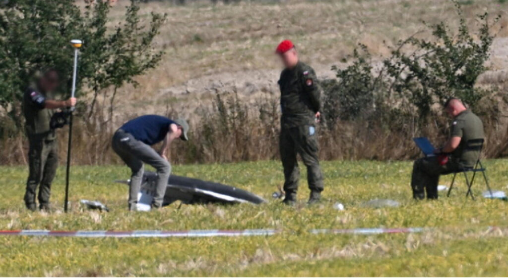 Guerra Ucraina, Bild: drone precipita vicino base esercito tedesco. Nave russa lancia razzi e sfiora elicottero danese Guerra Ucraina, Bild: drone precipita vicino base esercito tedesco. Nave russa lancia razzi e sfiora elicottero danese