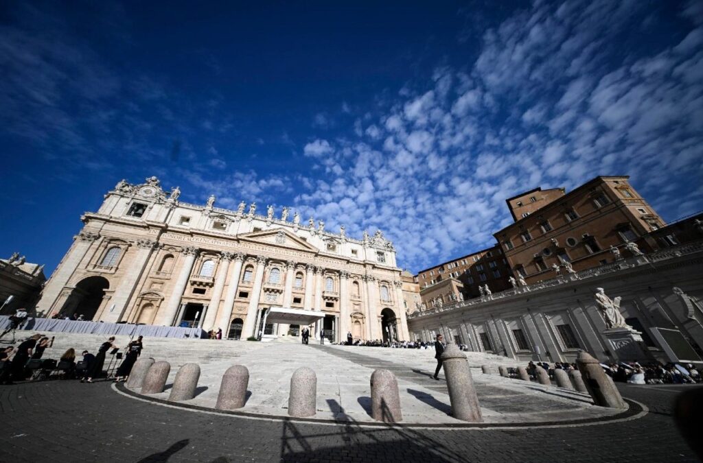 Leone XIV cancella i tagli agli stipendi a cardinali e superiori decisi nell’era Covid Leone XIV cancella i tagli agli stipendi a cardinali e superiori decisi nell’era Covid