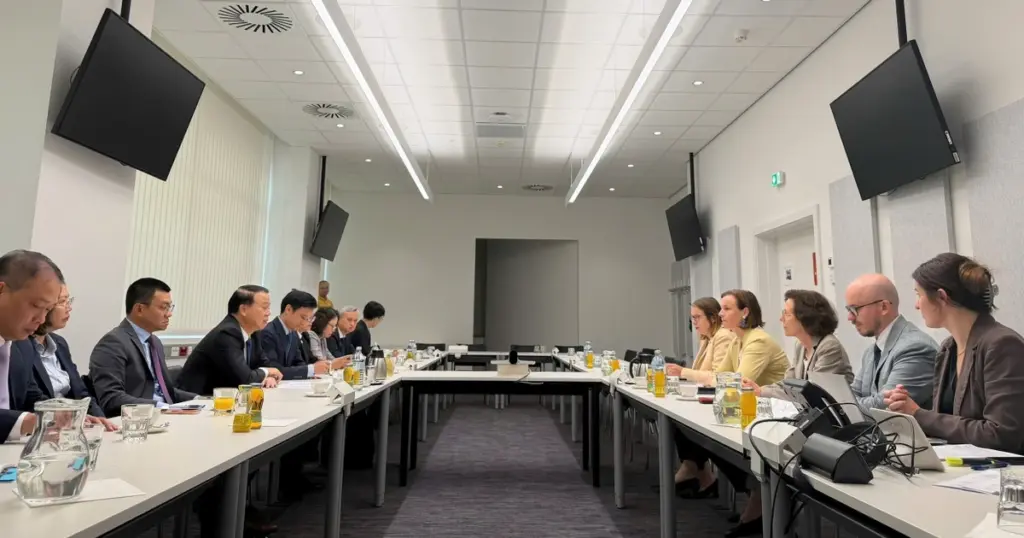 Vietnam-Austria: scambio di esperienze internazionali sulla vigilanza dei mercati finanziari. Vietnam.vn - Nền tảng quảng bá Việt Nam