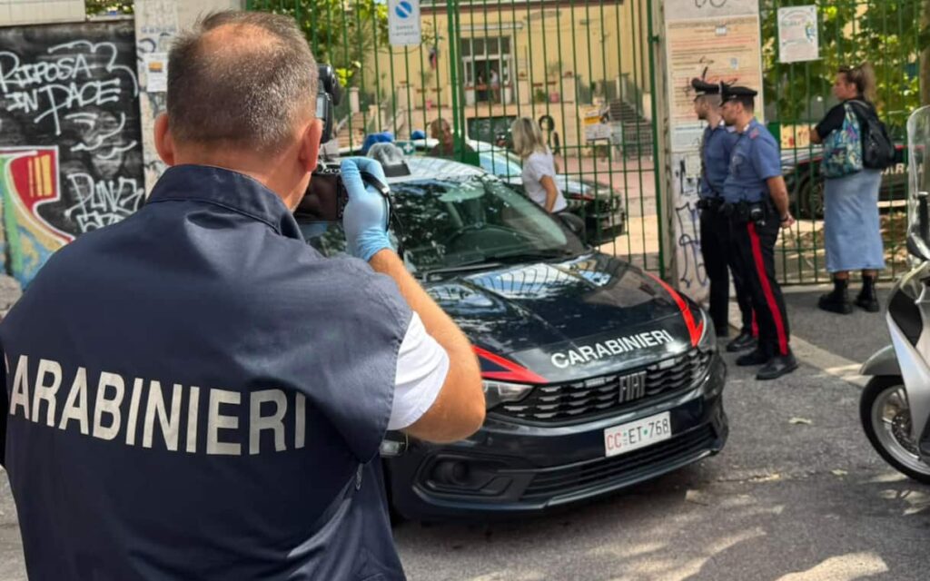 Roma, studente spruzza spray urticante e accoltella insegnante alla scuola media Verga Roma, studente spruzza spray urticante e accoltella insegnante alla scuola media Verga
