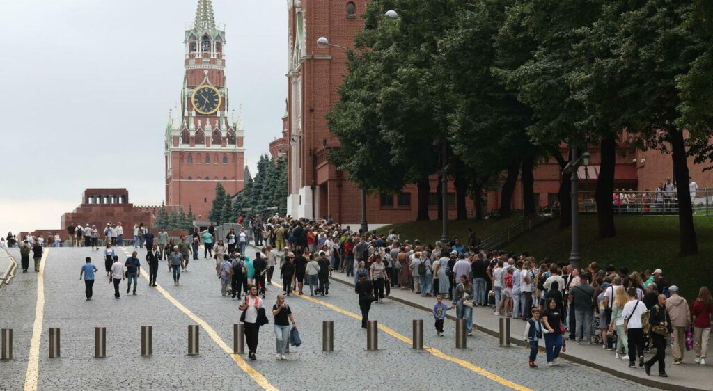 Russia, cittadini in fuga prima delle elezioni: si teme nuova mobilitazione. Boom ricerche online su «come partire» Russia, cittadini in fuga prima delle elezioni: si teme nuova mobilitazione. Boom ricerche online su «come partire»