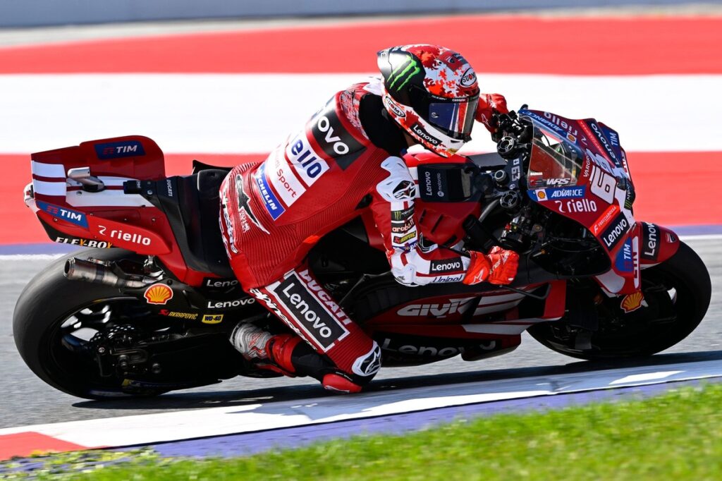 Bagnaia: “Ducati ha perso molto del suo potenziale in Austria. E le gomme erano le stesse di sempre qui” Bagnaia: "Ducati ha perso molto del suo potenziale in Austria. E le gomme erano le stesse di sempre qui"