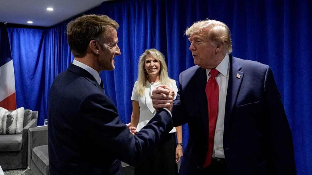 Macron incontra Trump a New York, sul tavolo risoluzione ONU per Hormuz e Ucraina Macron incontra Trump a New York, sul tavolo risoluzione ONU per Hormuz e Ucraina