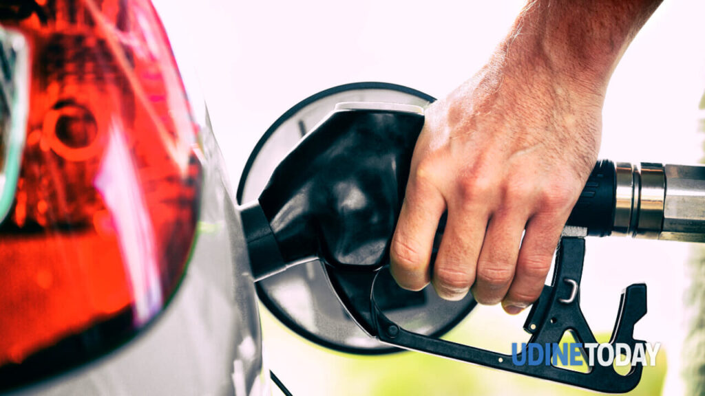 Diesel oltre i 2 euro in Slovenia, in aumento anche la benzina Diesel oltre i 2 euro in Slovenia, in aumento anche la benzina