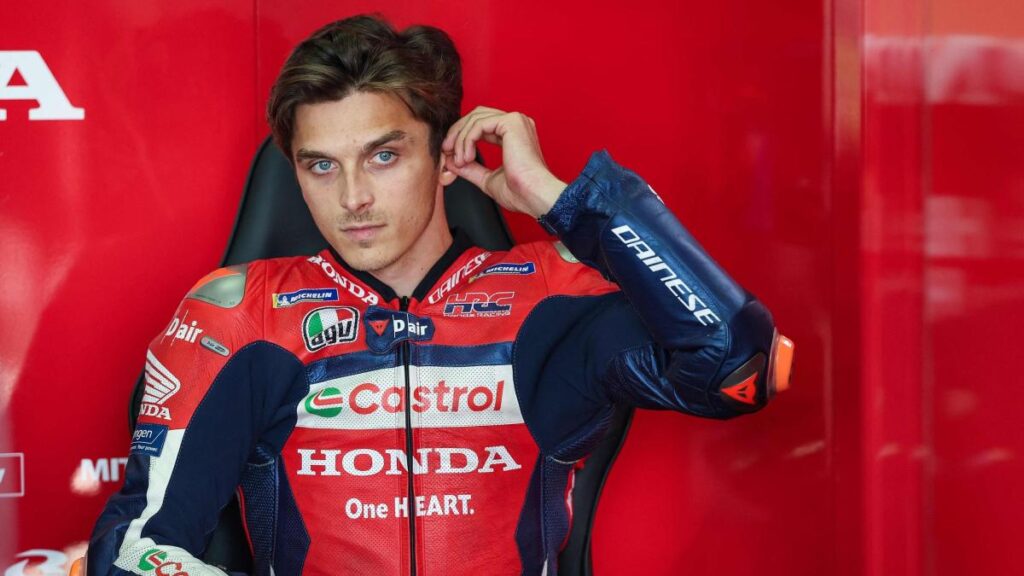 Marini colpito al petto da un detrito nel GP d’Austria: “Fortunatamente è andata bene” Marini colpito al petto da un detrito nel GP d'Austria: "Fortunatamente è andata bene"